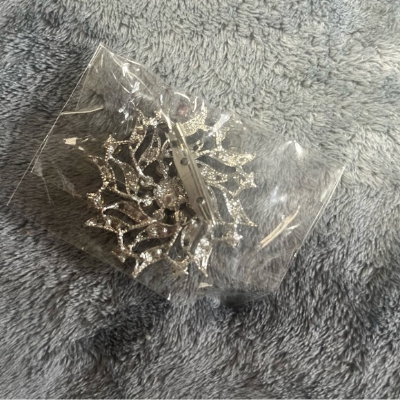 Silver Snowflake Brooch - Picture 2 of 2